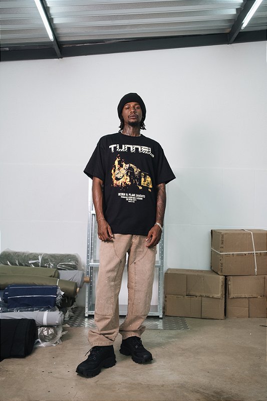Camiseta Oversized Escavadeira Preta